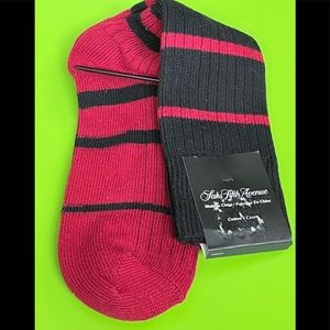 Mens SAKS FIFTH AVENUE socks 82% cotton cranberry stripe classic rib NEW $20
